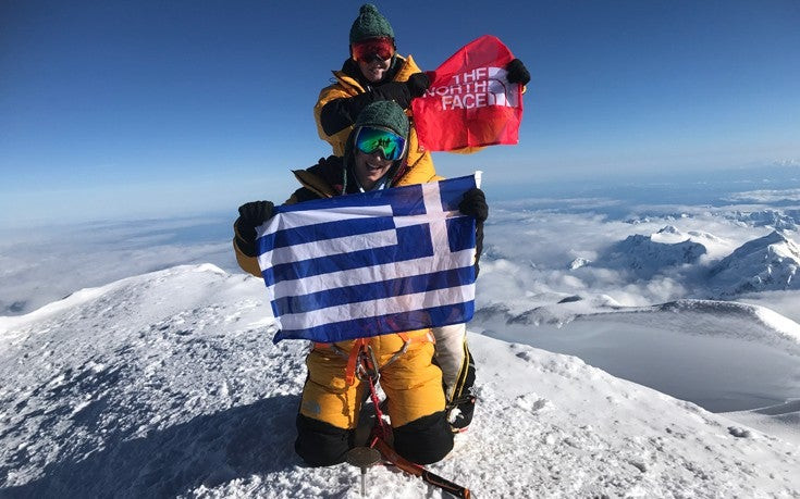 «Το βουνό δεν θέλει δύναμη, θέλει ψυχή» -Οι πρώτες Ελληνίδες που πάτησαν την υψηλότερη κορυφή στην Αλάσκα